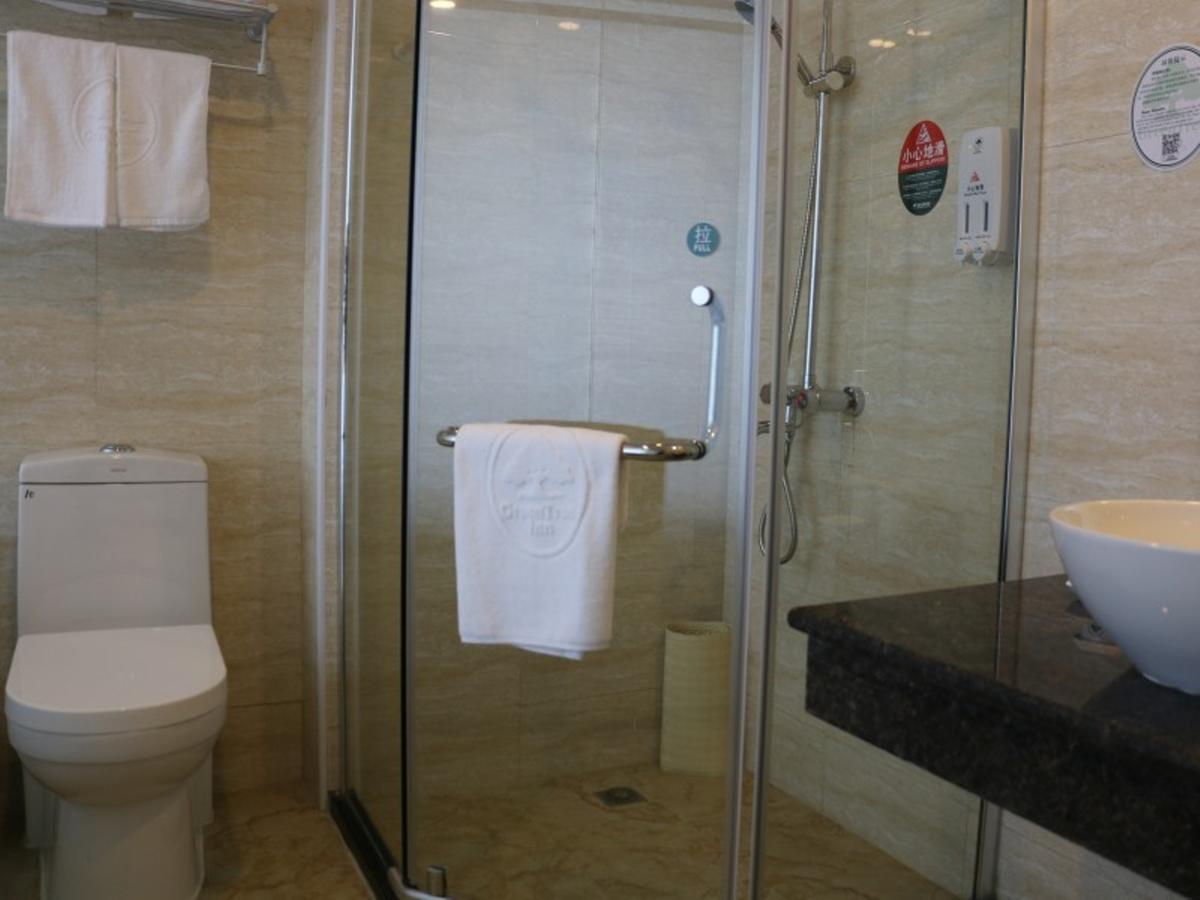 Greentree Inn Shandong Qingdao Wuyishan Road Jiashike Shopping Center Business Hotel Dış mekan fotoğraf